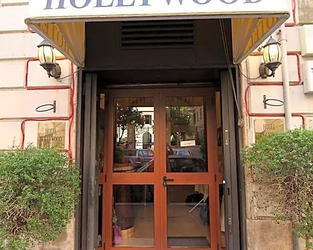 Hollywood Otel 2*