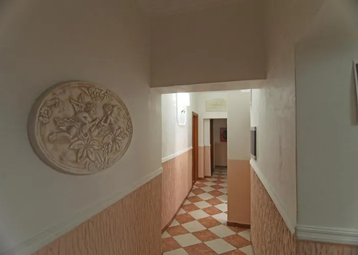 Otel Hollywood 2*