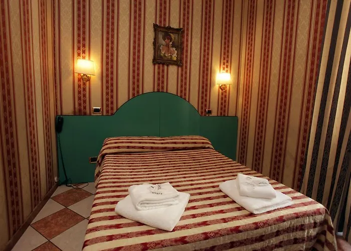 Otel Hollywood 2*