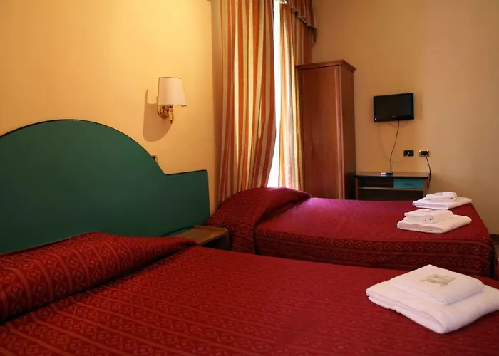 Otel Hollywood 2*